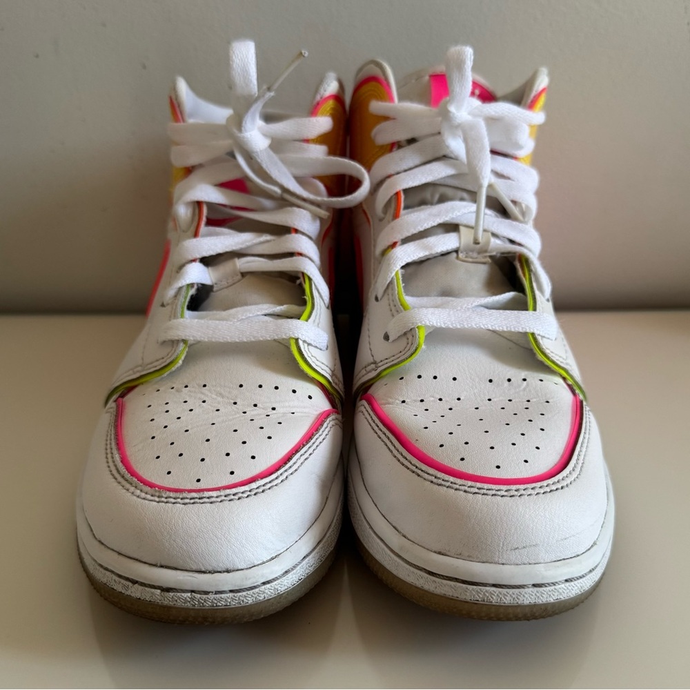 Air Jordan 1 Mid SE GS ‘Edge Glow’ - Picture 5 of 9